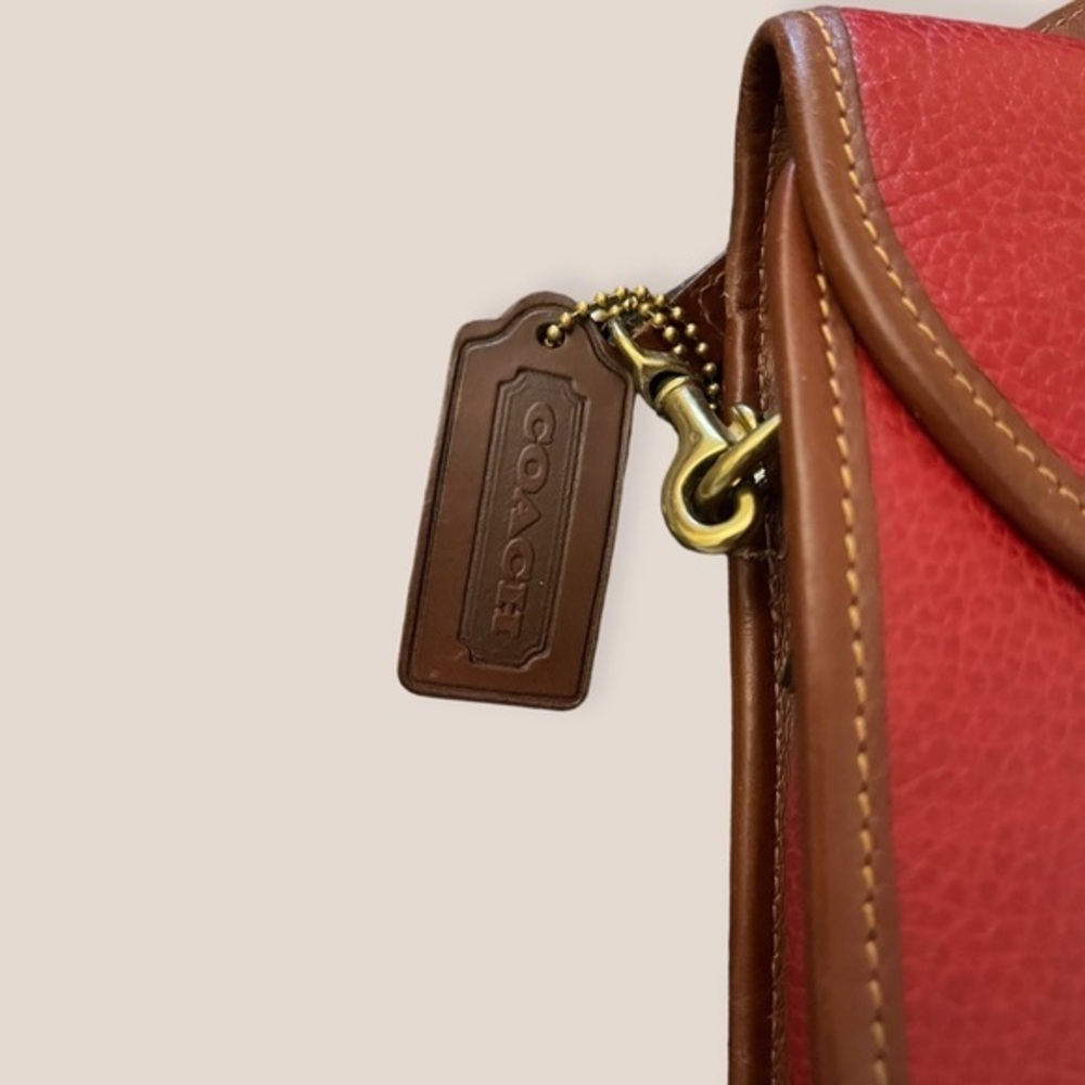 Vintage Coach Sheridan bag in red with brown trim - Picture 4 of 11